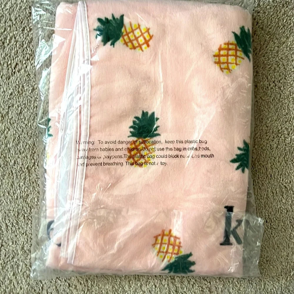Make an offer! Kate Spade Beach Towel NWT - Picture 2 of 2